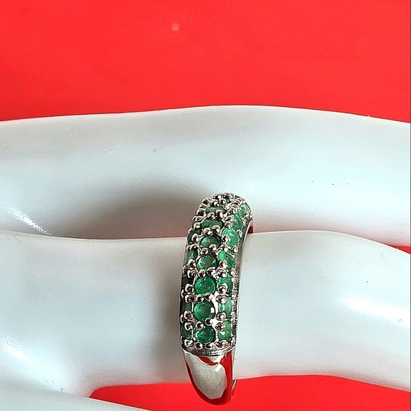 925 Sterling Silver Ring Sz 7.5 with Natural Emerald 2mm Gemstone - Picture 4 of 9